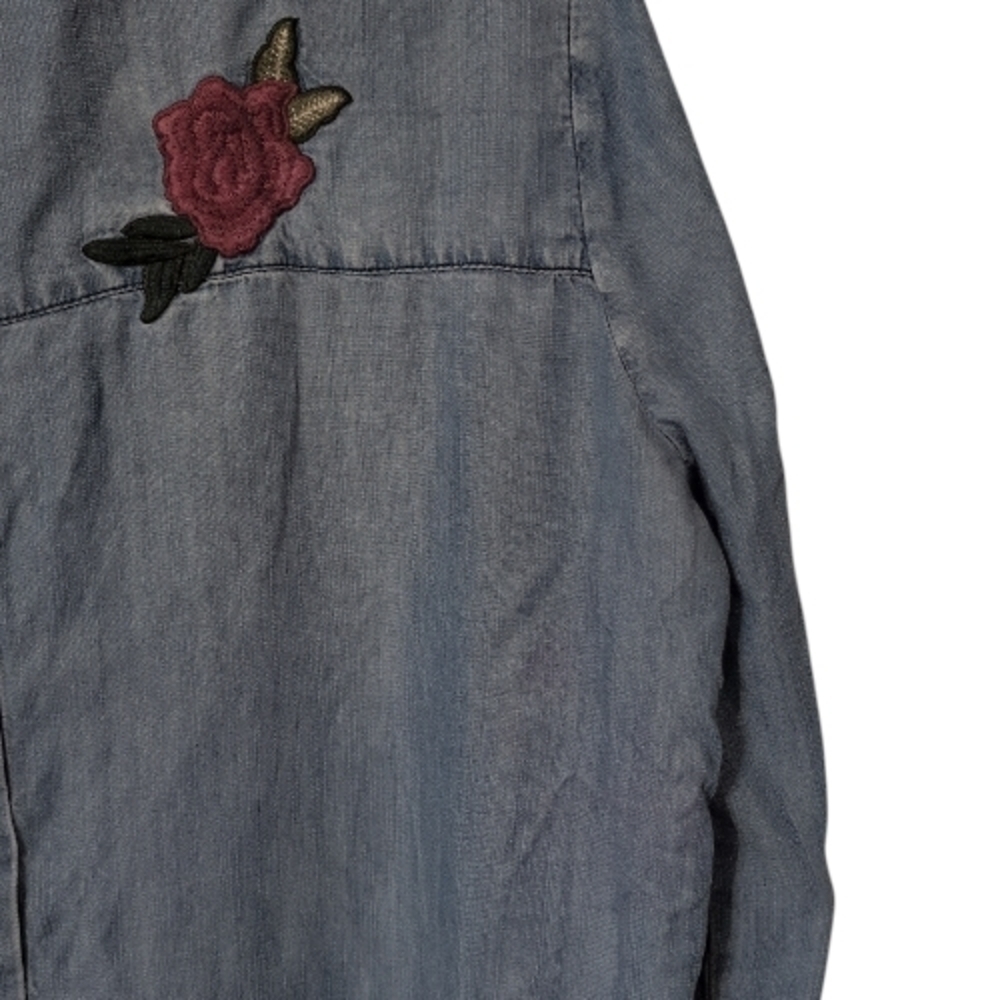 Standard Grace Blue High-low Chambray Denim Shirt with  Floral/Bird Design - Picture 9 of 9
